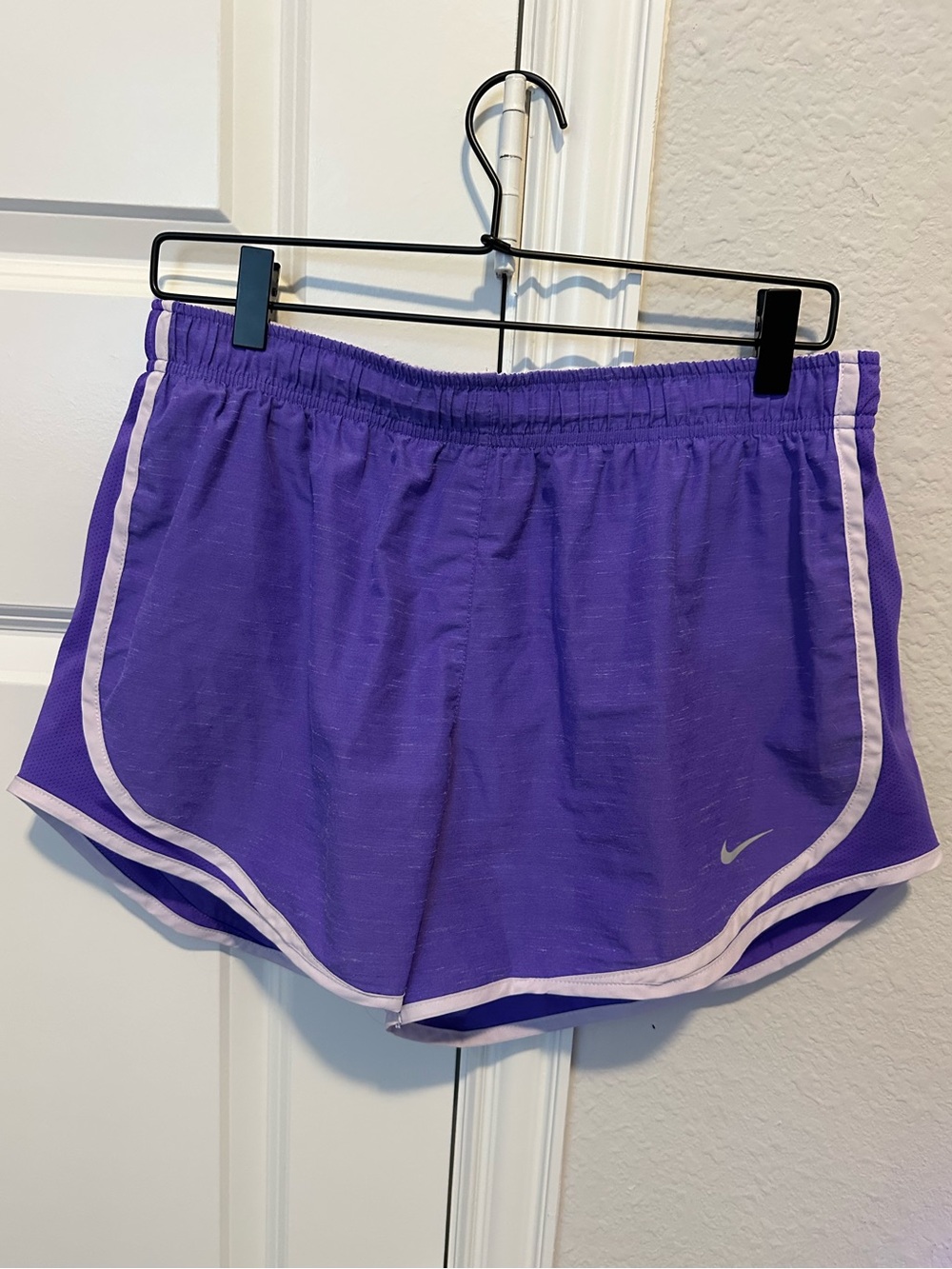 Nike - Women’s L Shorts, tempo mid-rise purple